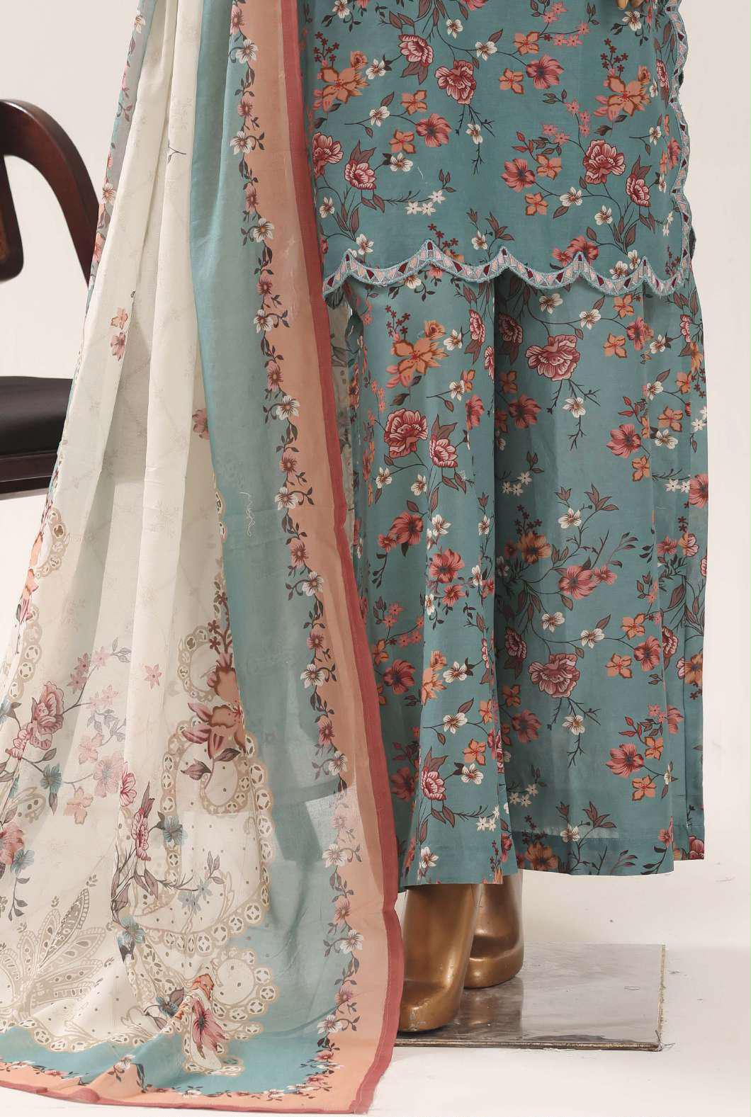 SADABAHAR | Festive Embroidered Lawn 3-Piece Stitched Suit – VSLG04