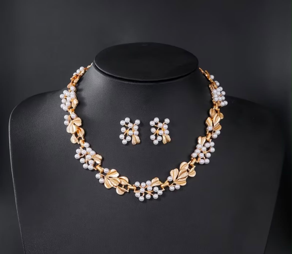 Floral Faux Pearl Clavicle Accessory & Stud Earring Set